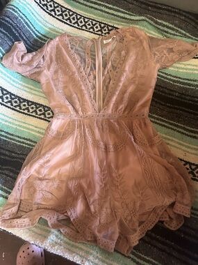 Honey Punch Blush Pink Short Romper size Small